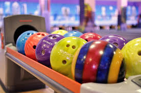 Игра в боулинг в Тюмени.Ultra Подарки. Игра в боулинг в Тюмени. Сервис: UltraPodarki.ru 8 800 505 95 30. Игра в боулинг, игра в боулинг Тюмень, боулинг Тюмень, купить боулинг Тюмень, играть в боулинг, играть в боулинг Тюмень