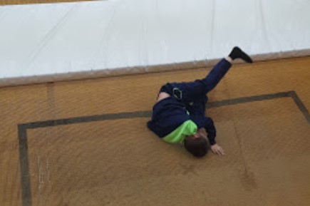 Прыжки в батутном центре в Тюмени. Сервис Ultra Подарки. Купить подарочный сертификат на батутный центр. Подарите прыжки на батуте для детей и взрослых в Тюмени. Сервис UltraPodarki.ru 8 800 505 95 30. Батутный центр Тюмень, батутный центр, прыжки на батуте Тюмень, купить батут Тюмень, батут, батут Тюмень