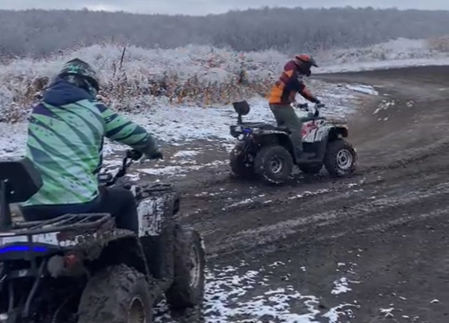 Прокат квадроциклов летом в Тюмени #в Тюмени#. Сервис Ultra Подарки. Подарочный сертификат на прокат квадроциклов летом и зимой в Тюмени #в Тюмени#. Закажите катание на квадроциклах недорого и наслаждайтесь активным отдыхом с друзьями. Выбирайте живописные маршруты для езды на квадроциклах. Сервис UltraPodarki.ru 8-800-505-95-30. Катание на квадроциклах, Прокат квадроциклов, езда на квадроцикле, прокат квадроциклов Тюмень #Тюмень#, катание на квадроциклах Тюмень #Тюмень#, Катание на квадроциклах зимой, Катание на квадроциклах летом, Сертификат на катание на квадроциклах 

