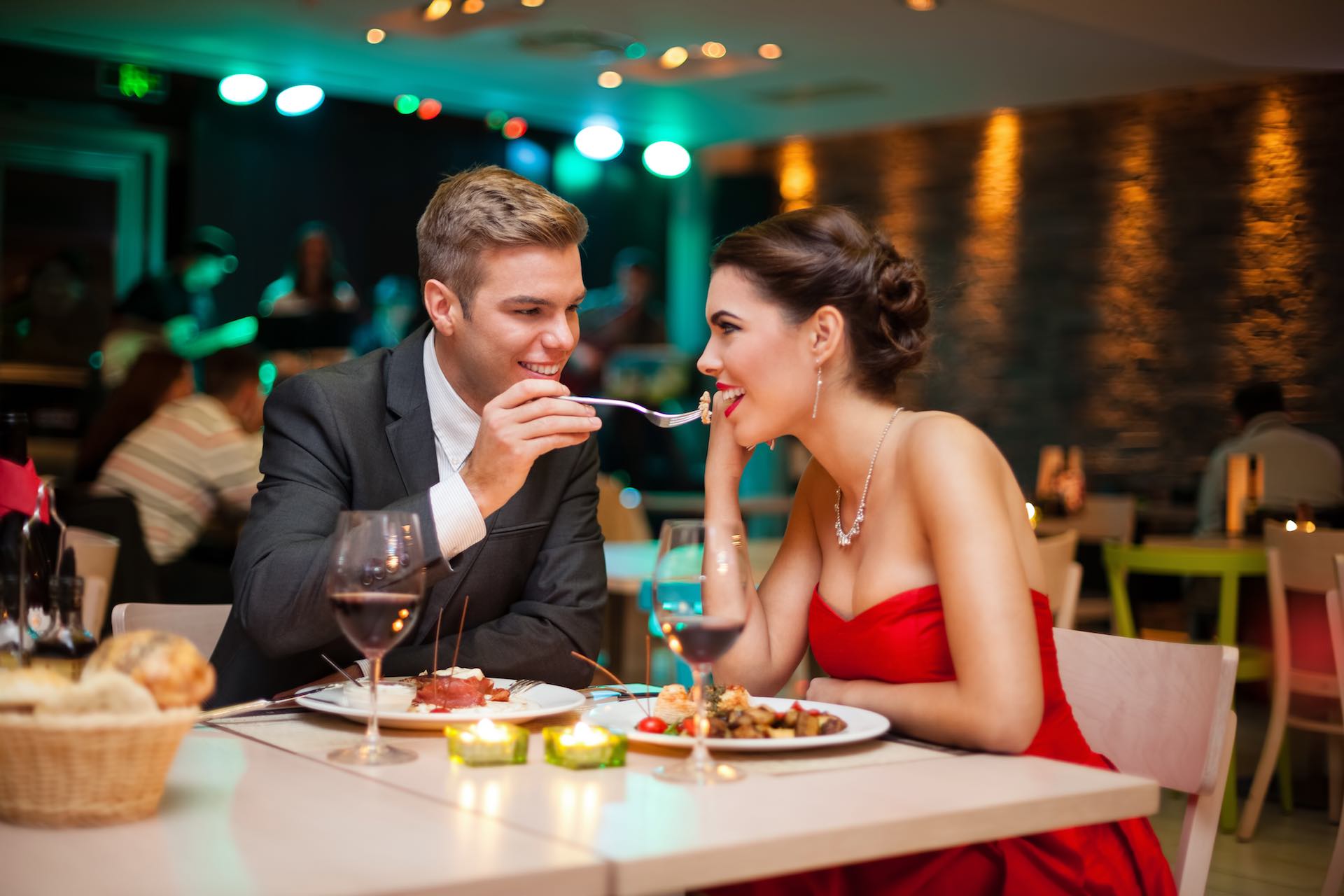 Романтическое свидание в ресторане в Тюмени