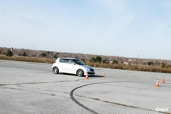Контраварийное вождение в Тюмени. Ultra Подарки. Купить уроки контраварийного вождения в Тюмени. Научитесь водить машину в любых условиях! Сервис UltraPodarki.ru 8 800 505 95 30. Контраварийное вождение Тюмень, контраварийное вождение, экстремальное вождение Тюмень, экстремальное вождение, обучение вождению Тюмень, обучение вождению, вождение Тюмень, вождение,  курс вождения Тюмень, курс вождения, курсы экстремальное вождения Тюмень, курсы экстремального вождения, обучение в автошколе Тюмень, обучение в автошколе