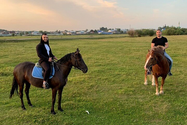 Конная прогулка для двоих в Тюмени. Подарочные сертификаты Ultra Подарки. Купить оригинальный подарок или подарочный сертификат на Конную прогулка для двоих в Тюмени. Сервис UltraPodarki.ru 8-800-505-9530. Катание на лошадях, Прогулка на лошади, Прогулка на лошадях для двоих,кони, конный клуб, конный клуб Horse Travel, конная прогулка, конная прогулка в Тюмени