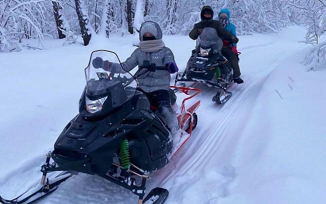 Катание на снегоходах в Тюмени #в Тюмени#в подарок. Сервис Ultra Подарки
. Подарочный сертификат на катание на снегоходах в Тюмени #в Тюмени# с друзьями. Закажите прокат снегоходов в подарок для мужчины по привлекательным ценам. Живописные маршруты для езды на снегоходах это отличная возможность активного отдыха. Сервис UltraPodarki.ru 8-800-505-95-30. катание на снегоходах, подарочный сертификат на катание на снегоходе, прокат снегоходов, прокат снегоходов Тюмень #Тюмень#, катание на снегоходах Тюмень #Тюмень#, езда на снегоходе