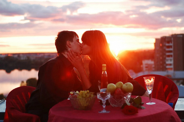 Романтическое свидание на крыше в Тюмени. Ultra Подарки. Купить романтическое свидание на крыше в Тюмени. Подарите самым близким незабываемые моменты и почувствуйте друг друга ещё ближе. Сервис UltraPodarki.ru 8 800 505 95 30. Романтическое свидание на крышев Тюмени, свидание на крышев Тюмени, свидание, сертификат на свидание на крыше, сертификат на свидание в Тюмени, купить свидание на крыше, купить свидание Тюмень