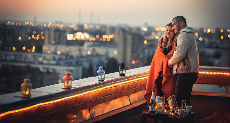 Романтическое свидание на крыше в Тюмени. Ultra Подарки. Купить романтическое свидание на крыше в Тюмени. Подарите самым близким незабываемые моменты и почувствуйте друг друга ещё ближе. Сервис UltraPodarki.ru 8 800 505 95 30. Романтическое свидание на крышев Тюмени, свидание на крышев Тюмени, свидание, сертификат на свидание на крыше, сертификат на свидание в Тюмени, купить свидание на крыше, купить свидание Тюмень