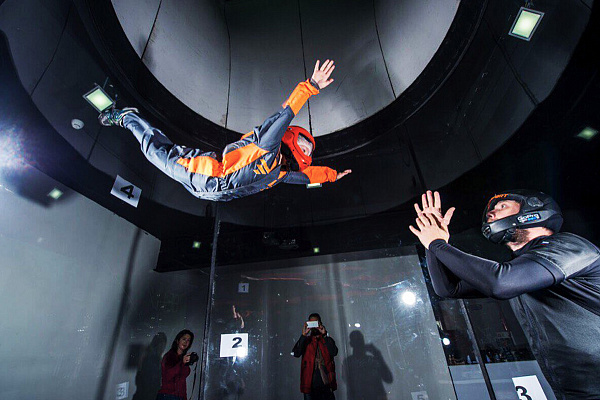 Полёт в аэротрубе  в Тюмени. Ultra Подарки. Полёт в аэротрубе  в Тюмени. Попробуйте полёт в аэротрубе . Сервис: UltraPodarki.ru 8 800 505 95 30. Полёт в аэротрубе , аэротруба Тюмень, полёт Тюмень