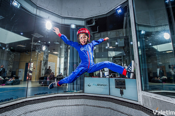 Полёт в аэротрубе  в Тюмени. Ultra Подарки. Полёт в аэротрубе  в Тюмени. Попробуйте полёт в аэротрубе . Сервис: UltraPodarki.ru 8 800 505 95 30. Полёт в аэротрубе , аэротруба Тюмень, полёт Тюмень