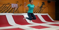 Прыжки в батутном центре