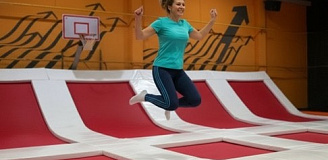 Прыжки в батутном центре