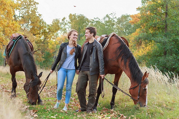 Конная прогулка для двоих в Тюмени. Подарочные сертификаты Ultra Подарки. Купить оригинальный подарок или подарочный сертификат на Конную прогулка для двоих в Тюмени. Сервис UltraPodarki.ru 8-800-505-9530. Катание на лошадях, Прогулка на лошади, Прогулка на лошадях для двоих,кони, конный клуб, конный клуб Horse Travel, конная прогулка, конная прогулка в Тюмени