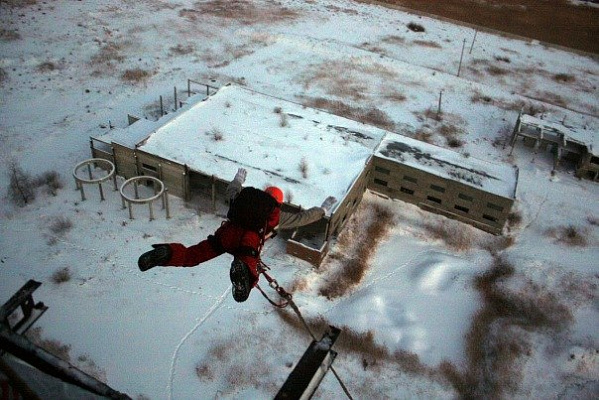 Роупджампинг - прыжки с верёвкой в Тюмени. Подарочные сертификаты Ultra Подарки. Роупджампинг в Тюмени - Экстремальный оригинальный подарок или подарочный сертификат на Роупджампинг - прыжки с верёвкой. Сервис UltraPodarki.ru 8-800-505-95-30. роупджампинг Тюмень, прыжок веревка Тюмень, роупджампинг, прыжок веревка, прыжок с веревкой, Подарок, подарочный сертификат, экстрим, экстремальный подарок