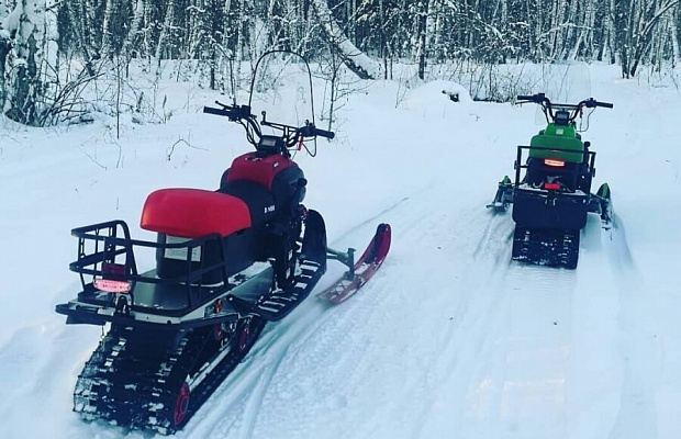 Катание на снегоходах в Тюмени #в Тюмени#в подарок. Сервис Ultra Подарки
. Подарочный сертификат на катание на снегоходах в Тюмени #в Тюмени# с друзьями. Закажите прокат снегоходов в подарок для мужчины по привлекательным ценам. Живописные маршруты для езды на снегоходах это отличная возможность активного отдыха. Сервис UltraPodarki.ru 8-800-505-95-30. катание на снегоходах, подарочный сертификат на катание на снегоходе, прокат снегоходов, прокат снегоходов Тюмень #Тюмень#, катание на снегоходах Тюмень #Тюмень#, езда на снегоходе