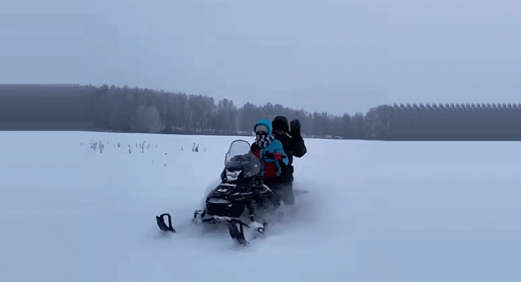 Катание на снегоходах в Тюмени #в Тюмени#в подарок. Сервис Ultra Подарки
. Подарочный сертификат на катание на снегоходах в Тюмени #в Тюмени# с друзьями. Закажите прокат снегоходов в подарок для мужчины по привлекательным ценам. Живописные маршруты для езды на снегоходах это отличная возможность активного отдыха. Сервис UltraPodarki.ru 8-800-505-95-30. катание на снегоходах, подарочный сертификат на катание на снегоходе, прокат снегоходов, прокат снегоходов Тюмень #Тюмень#, катание на снегоходах Тюмень #Тюмень#, езда на снегоходе