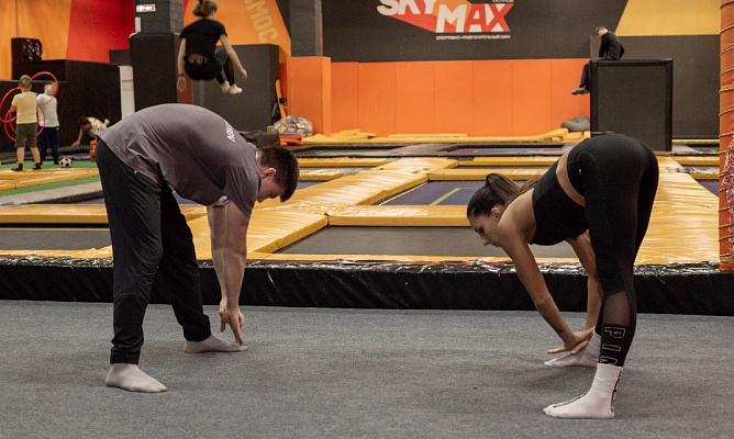 Прыжки в батутном центре в Тюмени. Сервис Ultra Подарки. Купить подарочный сертификат на батутный центр. Подарите прыжки на батуте для детей и взрослых в Тюмени. Сервис UltraPodarki.ru 8 800 505 95 30. Батутный центр Тюмень, батутный центр, прыжки на батуте Тюмень, купить батут Тюмень, батут, батут Тюмень