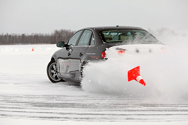Контраварийное вождение в Тюмени. Ultra Подарки. Купить уроки контраварийного вождения в Тюмени. Научитесь водить машину в любых условиях! Сервис UltraPodarki.ru 8 800 505 95 30. Контраварийное вождение Тюмень, контраварийное вождение, экстремальное вождение Тюмень, экстремальное вождение, обучение вождению Тюмень, обучение вождению, вождение Тюмень, вождение,  курс вождения Тюмень, курс вождения, курсы экстремальное вождения Тюмень, курсы экстремального вождения, обучение в автошколе Тюмень, обучение в автошколе