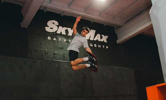 Прыжки в батутном центре в Тюмени. Сервис Ultra Подарки. Купить подарочный сертификат на батутный центр. Подарите прыжки на батуте для детей и взрослых в Тюмени. Сервис UltraPodarki.ru 8 800 505 95 30. Батутный центр Тюмень, батутный центр, прыжки на батуте Тюмень, купить батут Тюмень, батут, батут Тюмень