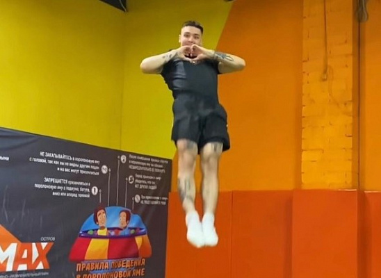 Прыжки в батутном центре в Тюмени. Сервис Ultra Подарки. Купить подарочный сертификат на батутный центр. Подарите прыжки на батуте для детей и взрослых в Тюмени. Сервис UltraPodarki.ru 8 800 505 95 30. Батутный центр Тюмень, батутный центр, прыжки на батуте Тюмень, купить батут Тюмень, батут, батут Тюмень