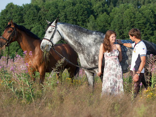 Конная прогулка для двоих в Тюмени. Подарочные сертификаты Ultra Подарки. Купить оригинальный подарок или подарочный сертификат на Конную прогулка для двоих в Тюмени. Сервис UltraPodarki.ru 8-800-505-9530. Катание на лошадях, Прогулка на лошади, Прогулка на лошадях для двоих,кони, конный клуб, конный клуб Horse Travel, конная прогулка, конная прогулка в Тюмени