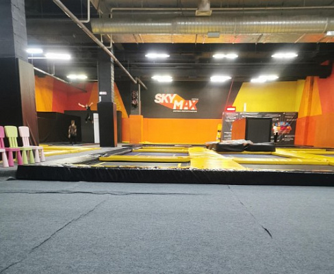 Прыжки в батутном центре в Тюмени. Сервис Ultra Подарки. Купить подарочный сертификат на батутный центр. Подарите прыжки на батуте для детей и взрослых в Тюмени. Сервис UltraPodarki.ru 8 800 505 95 30. Батутный центр Тюмень, батутный центр, прыжки на батуте Тюмень, купить батут Тюмень, батут, батут Тюмень