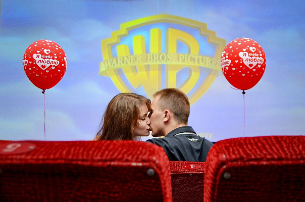 Романтическое свидание в кинотеатре в Тюмени. Ultra Подарки. Купить романтическое свидание в кинотеатре в Тюмени. Подарите самым близким незабываемые моменты и признайтесь в искренних чувствах. Сервис UltraPodarki.ru 8-800-505-95-30. Романтическое свидание в кинотеатре в Тюмени, свидание в Тюмени, свидание в кинотеатре, сертификат на свидание в кинотеатре, сертификат на свидание в Тюмени, купить свидание, купить свидание Тюмень, первое свидание, девушка свидание, хороший кинотеатре, романтический кинотеатре, романтический вечер, романтический ужин, романтические любимому, романтическая музыка