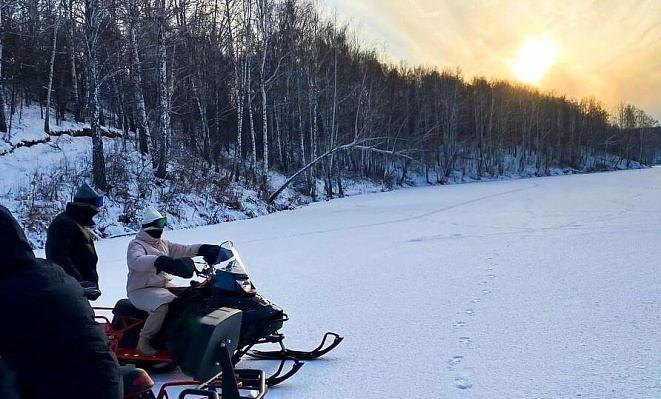 Катание на снегоходах в Тюмени #в Тюмени#в подарок. Сервис Ultra Подарки
. Подарочный сертификат на катание на снегоходах в Тюмени #в Тюмени# с друзьями. Закажите прокат снегоходов в подарок для мужчины по привлекательным ценам. Живописные маршруты для езды на снегоходах это отличная возможность активного отдыха. Сервис UltraPodarki.ru 8-800-505-95-30. катание на снегоходах, подарочный сертификат на катание на снегоходе, прокат снегоходов, прокат снегоходов Тюмень #Тюмень#, катание на снегоходах Тюмень #Тюмень#, езда на снегоходе