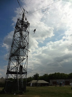 Роупджампинг - прыжки с верёвкой в Тюмени. Подарочные сертификаты Ultra Подарки. Роупджампинг в Тюмени - Экстремальный оригинальный подарок или подарочный сертификат на Роупджампинг - прыжки с верёвкой. Сервис UltraPodarki.ru 8-800-505-95-30. роупджампинг Тюмень, прыжок веревка Тюмень, роупджампинг, прыжок веревка, прыжок с веревкой, Подарок, подарочный сертификат, экстрим, экстремальный подарок